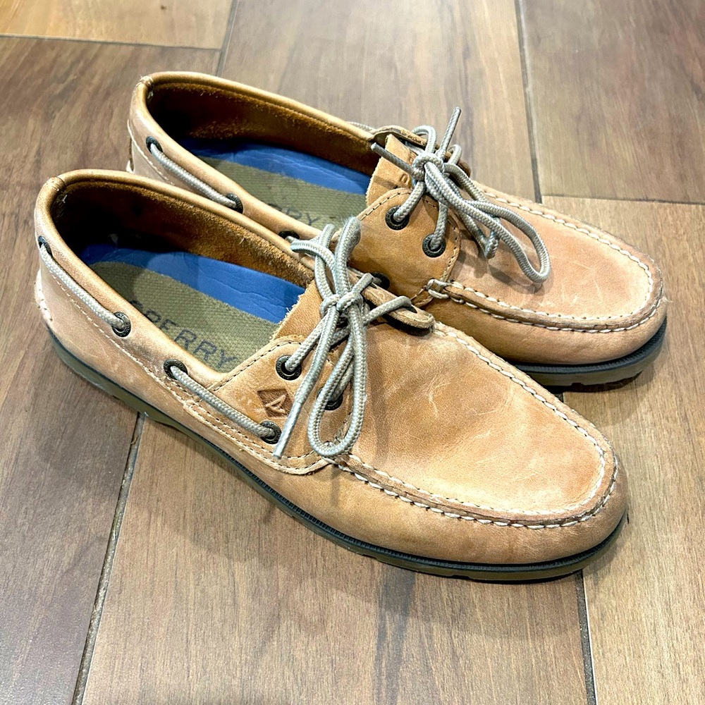 Sperry Men’s leather top-sider. Size 8.5 in great condition.